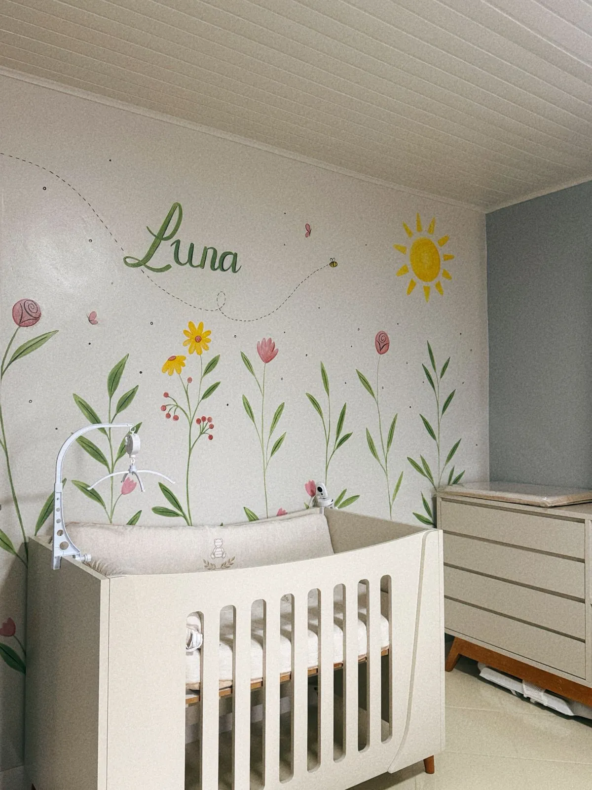 Mural artístico infantil pintado a medida